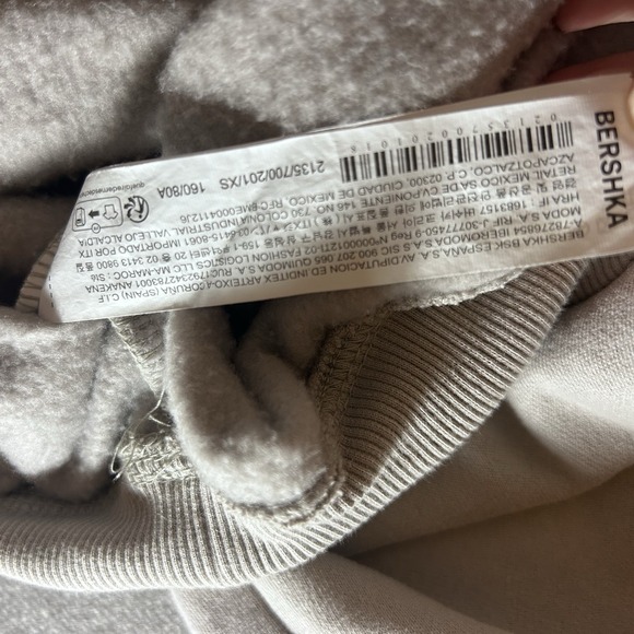 Bershka Cropped Sweatshirt Beige Neutral 15" Length Oversized Fit XS - Picture 7 of 7